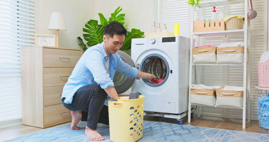 Tumbler earning money doing laundry at home